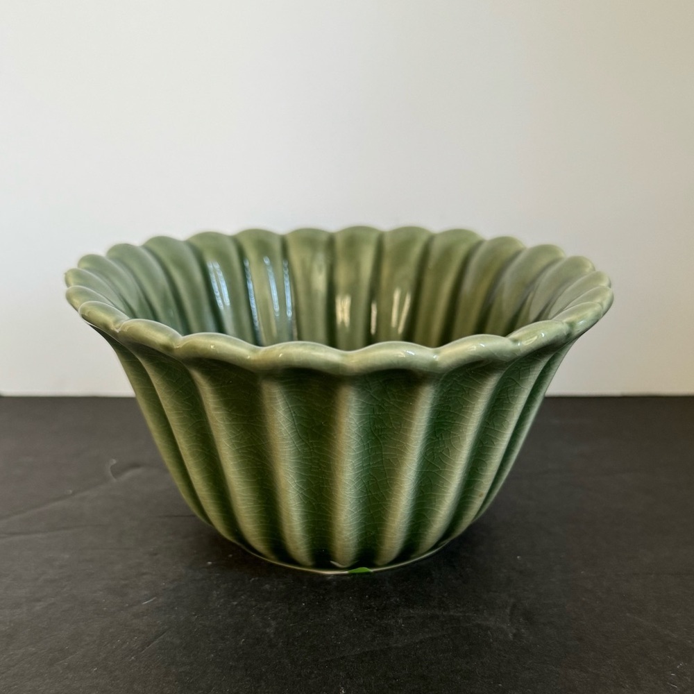 STYLE-EYES by Baum Bros Green Flower Shaped Bowl